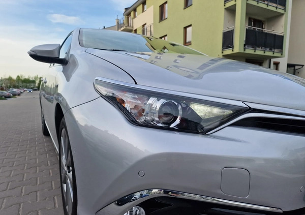 Toyota Auris cena 51900 przebieg: 130000, rok produkcji 2015 z Kraków małe 631